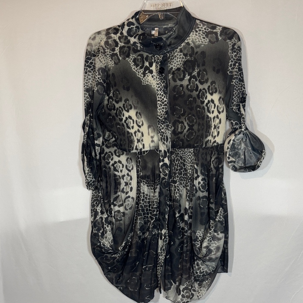 Elegant Animal Print Blouse in Black and Gray